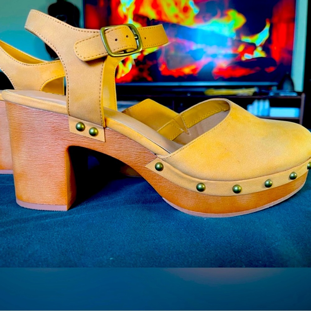 Torrid chunky wooden heel size 10 WW